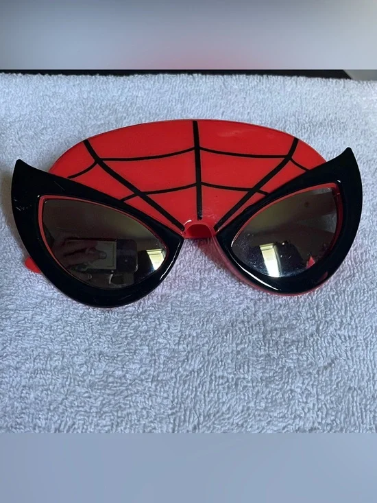 Kids Red Spider-Web Sunglasses - Playful Cat-Eye Style