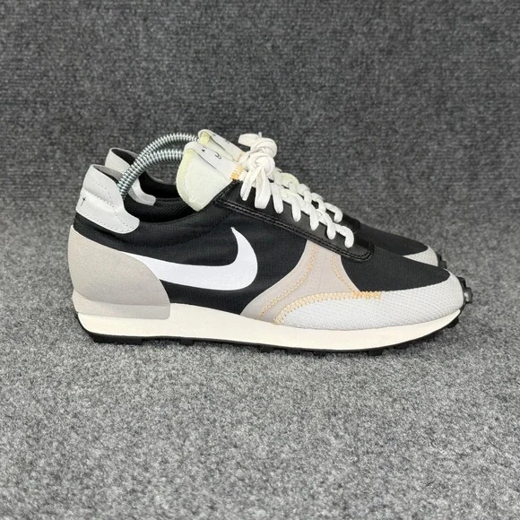 Nike Daybreak Type SE Athletic Shoes Men's 7.5 Black Grey Fog Retro Run Running