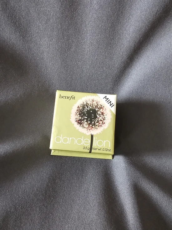 Benefit Mini Dandelion Blush in Pastel Green Box