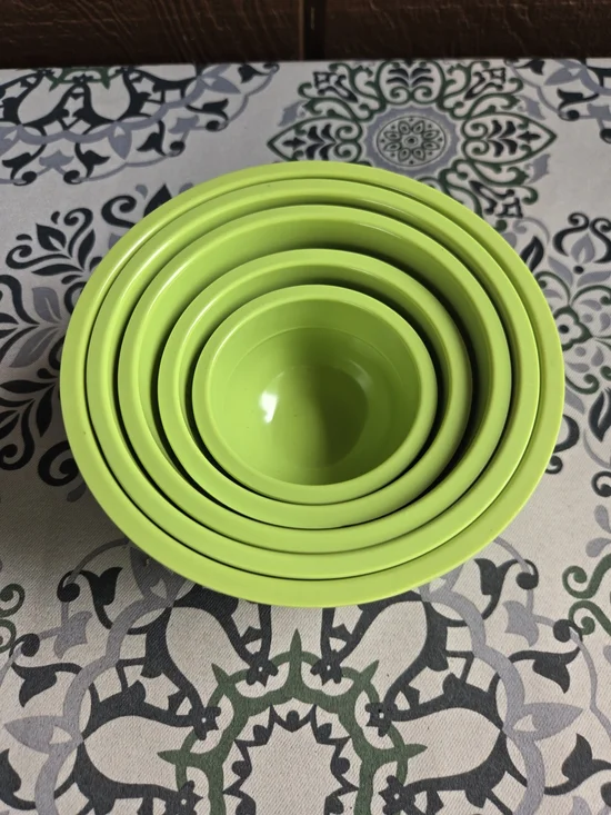 Set of 5 Melamine Nesting Lime Green Measuring Cups (10 Measures)