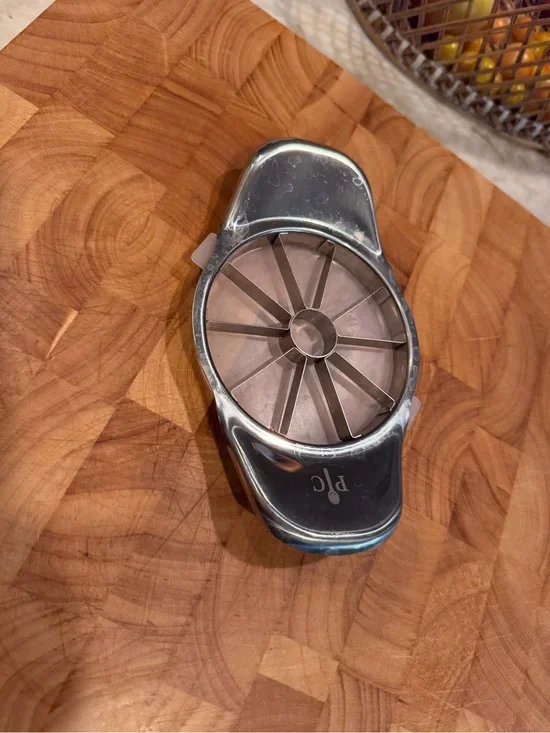 Pampered Chef apple wedger with sleeve