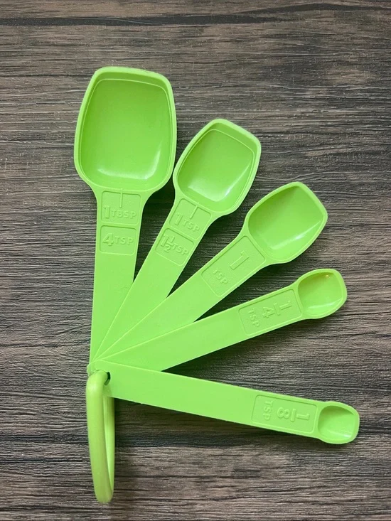 Tupperware Lime Green Nested Measuring Spoon Set