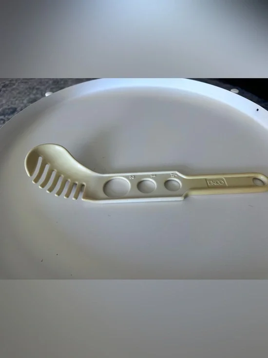 Ecko Cream Pasta Server Spoon- discolored