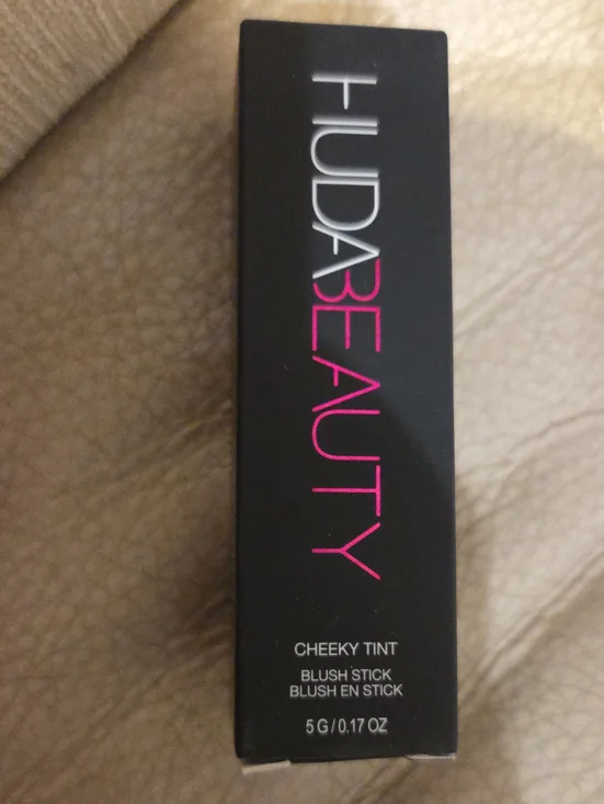 HUDA BEAUTY Cheeky Tint Blush Stick - Coral Cutie