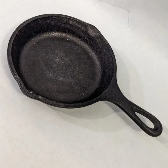 Lodge 5 Inch Cast Iron Skillet Round Pan with Pour Spouts Made in USA Black