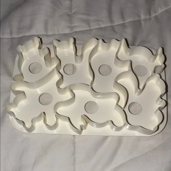 Vintage Tupperware double duty jello wigglers / cookie cutter set. 7 Animals