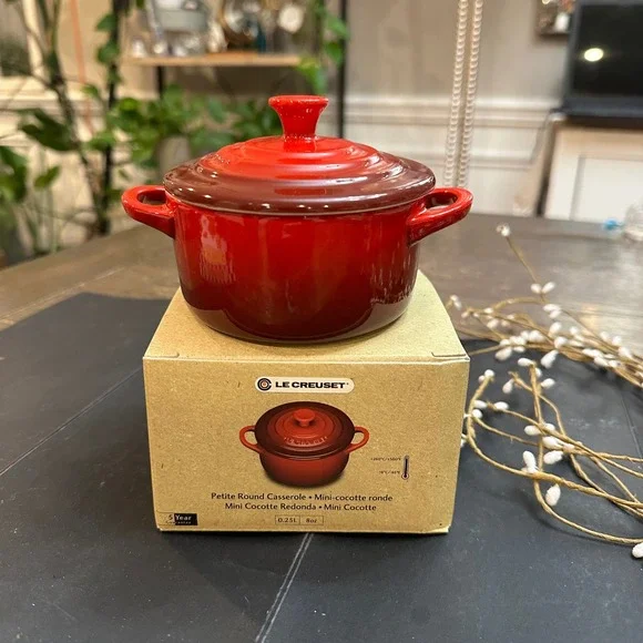 Le Creuset Stoneware‎ Mini Round Cocotte Petite Casserole Red NEW