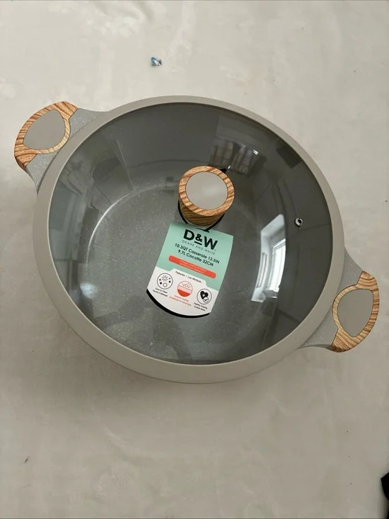 D & W 10.3 quart casserole/pot New