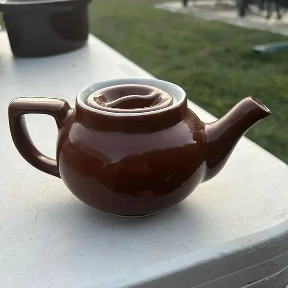 Vintage shenango 1- Cup Brown ceramic Teapot. EUC.