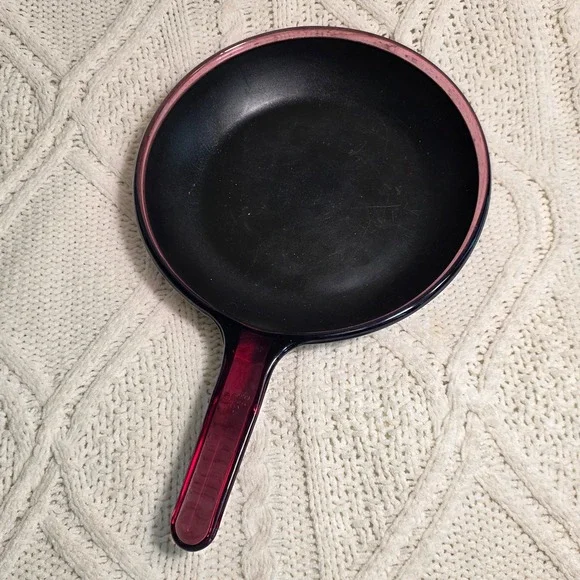 Visions Corning Skillet Cranberry Glass‎ Non-Stick Frying Pan USA 10 Inch Good