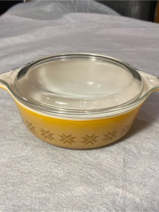 Pyrex vintage butterfly gold Star Pattern Covered Casserole Dish