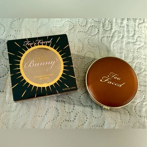 Too Faced Sun Bunny Radiant Duo Tone Bronzer - Brown and Gold