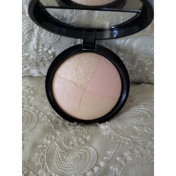 Laura Geller Baked Highlighter Natural Glow Quad French Vanilla Quad 0.26oz/7.5g