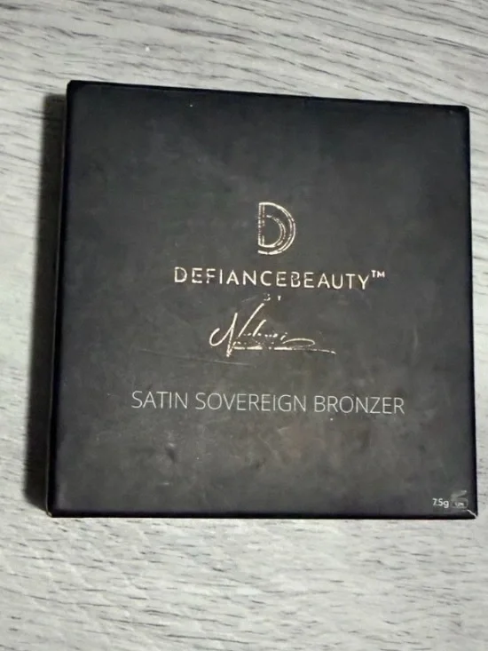 DefianceBeauty Satin Sovereign Bronzer - Brown