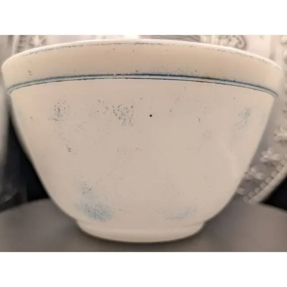 Pyrex 401 Mixing Bowl – White Opal – 1.5 Pt – Made in USA – Ovenware