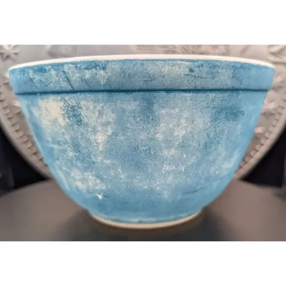 Pyrex 401 1.5 Pt Mixing Bowl – Light Blue Opal – Made in USA – Ovenware
