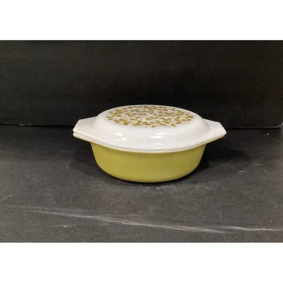 Vintage PYREX Verde Green Olive 2 1/2 QT with Lid 045 Casserole Dish