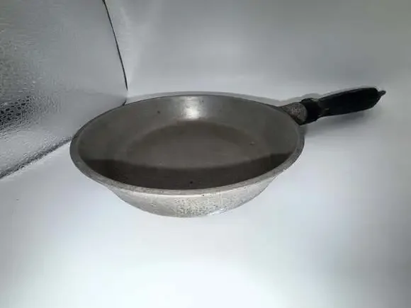 Vintage Club Aluminum Hammercraft Cookware 8-Inch Frying Pan with Wooden Handle