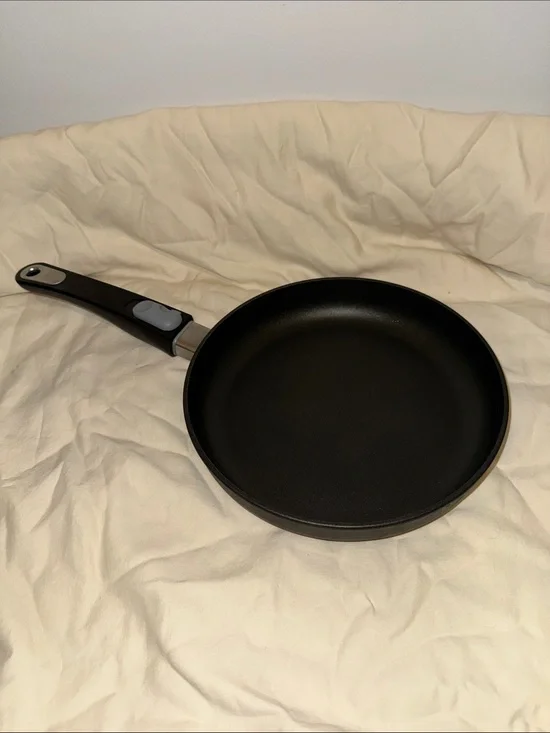 Pampered Chef Black Nonstick Skillet with Detachable Handle
