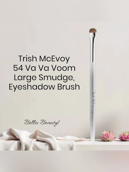 Trish McEvoy  54 Va Va Voom  Large Smudge Eyeshadow Brush   ~NEW~