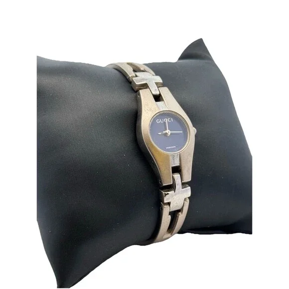 Vintage 1990's Gucci Brushed Silver Tone Blue Dial Stainless Steel Ladies Watch