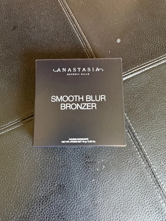 NIB Anastasia Beverly Hills smooth blur bronzer, color bronze Bay