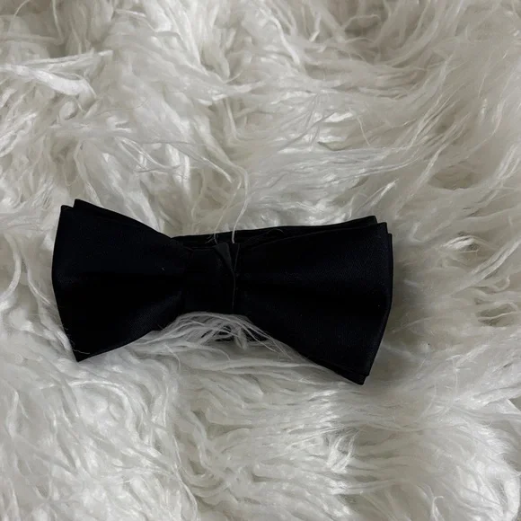 Izod Kids Black Bow Tie (adjustable)