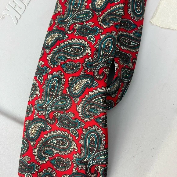 Paisley Kids Tie in Red and Green
