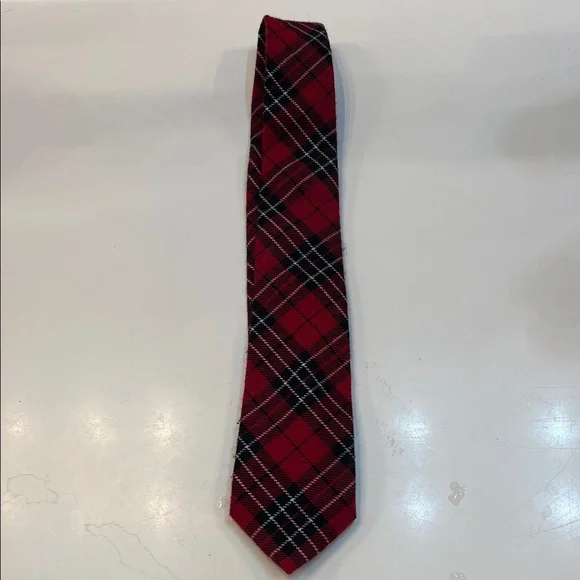 Boys Classic Red Plaid Holiday Christmas Tie size: 4-7