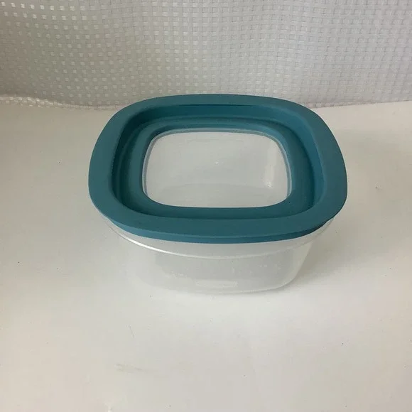 Rubbermaid Premier‎ Square Food Storage Container 5 Cups 7J6215 w/ Blue Lid