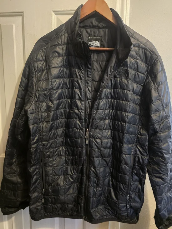 The North Face Men’s Black Quilted Jacket...VERY THIN JACKET