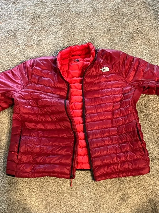 The North Face Men’s Two-Tone Red Packable Puffer Jacket