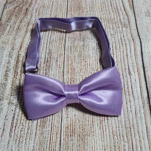 Satin Silk Pre-Tied Bow Tie - Lilac - NEW