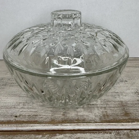BEAUTIFUL VINTAGE CANDY DISH WITH LID‎ EUC