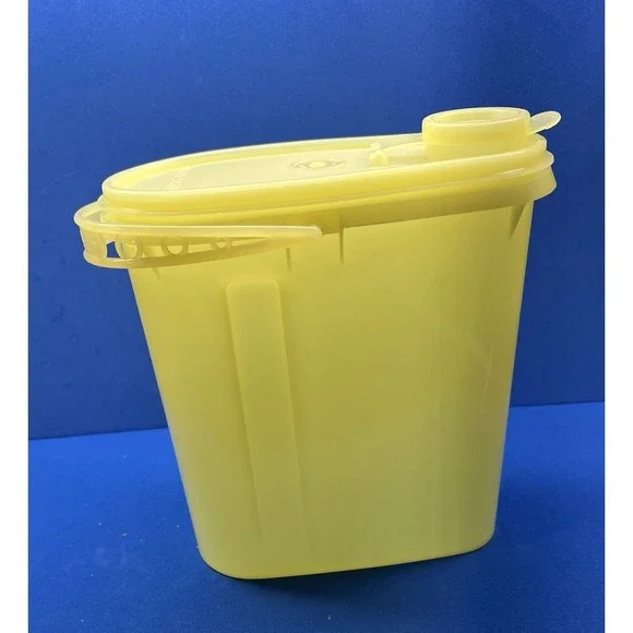 Vintage Tupperware Yellow‎ Store N Pour 32oz Pourable Container Lid Pitcher