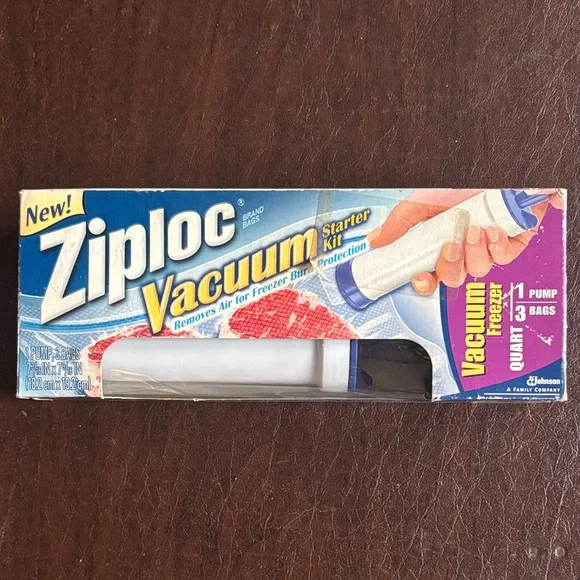 Ziploc Vacuum Starter Kit - includes 1 Pump‎ and 3 Quart size bags