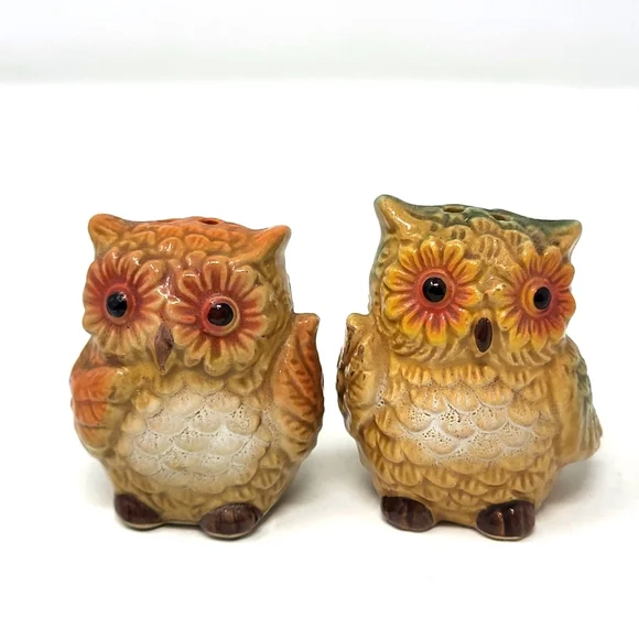 Owl Salt and Pepper Shakers Ceramic Orange‎ Green Fall Autumn