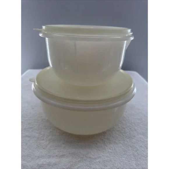 Set Of 2 Vintage Tupperware Seal Made In USA Orlando Florida. 1-271-10 1-272-4