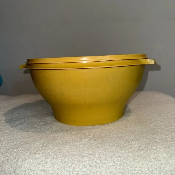Vintage Tupperware Yellow Food Storage Bowl and 4 small bowls