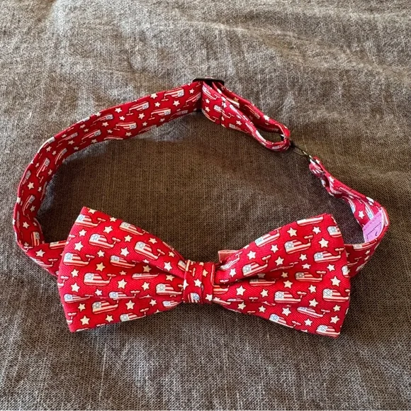 Vineyard Vines Adjustable bow tie  RED with flag whale print - EUC