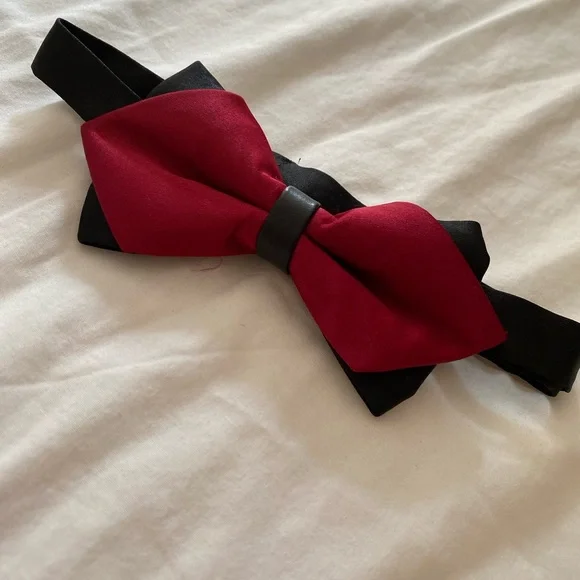Boys bow tie in burgundy and black satin