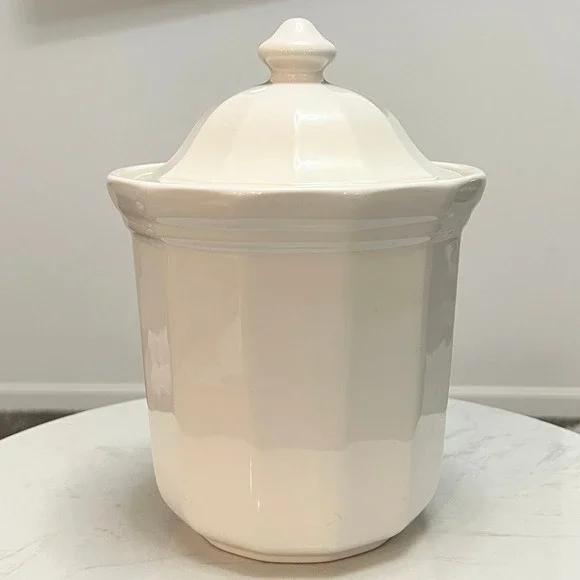 Pfaltzgraff Heritage Canister 9