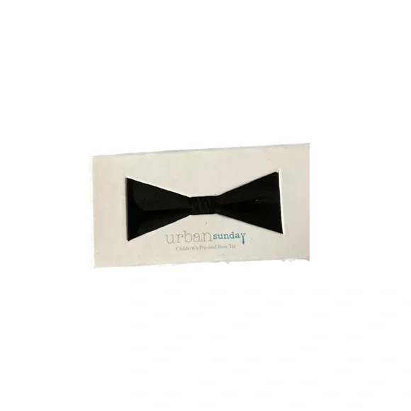 Urban Sunday pre tied bowtie