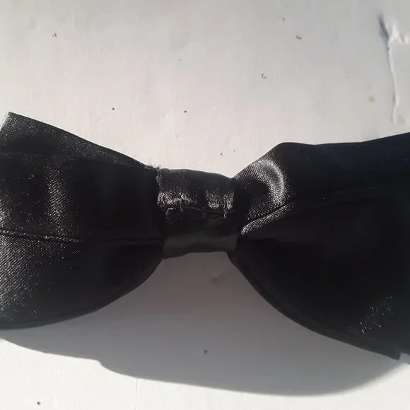 Boys Black Bow Tie w/ adjustable velcro strap, 14
