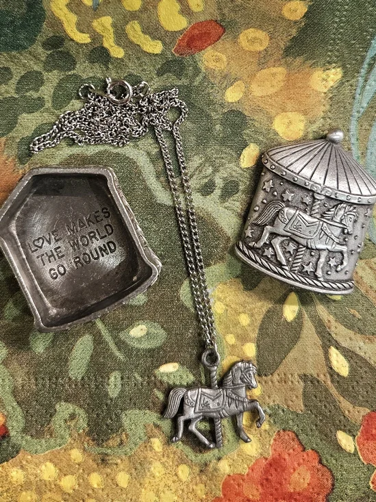 miss dee- Pewter Carousel Horse Necklace Pendant  In a Pewter Trinket Box