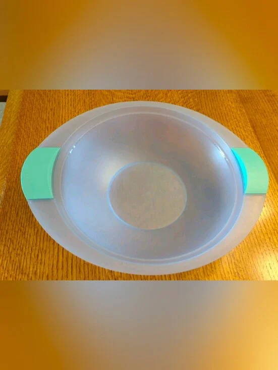 Tupperware Impressions Blue Serving Salad/Centerpiece Bowl  2.8 Liter