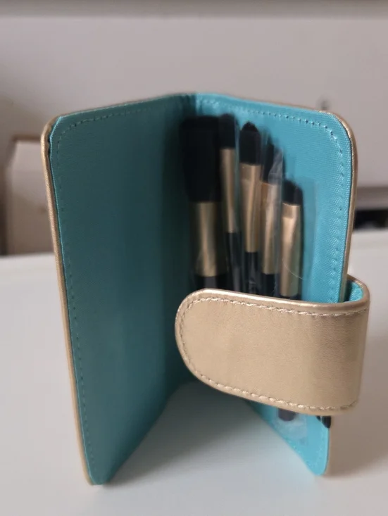 Avon Travel Makeup Brush Set with Gold Case and Turquoise Interior NEW