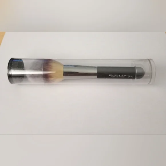 it cosmetics Heavenly Luxe Wand Ball Powder Brush No.8  $48 MSRP New
