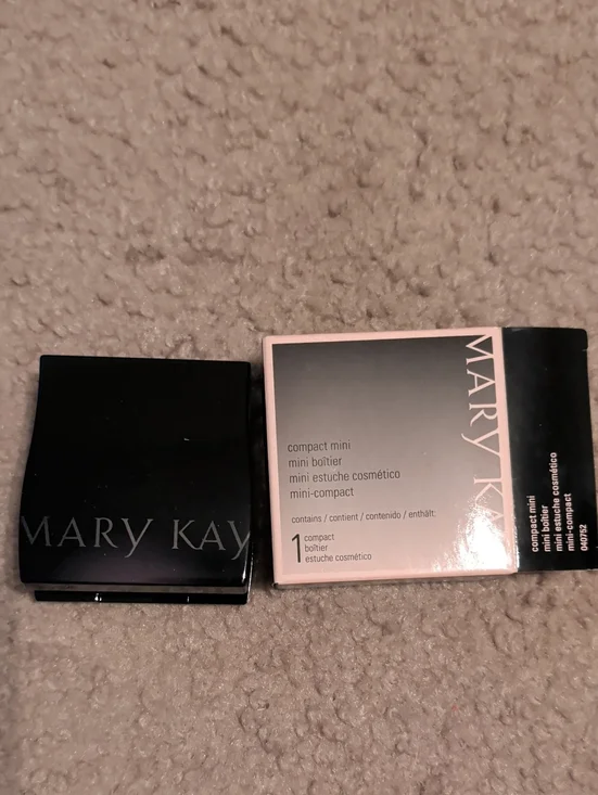 Mary Kay Mini Compact Case in Black with Pink Box Accent