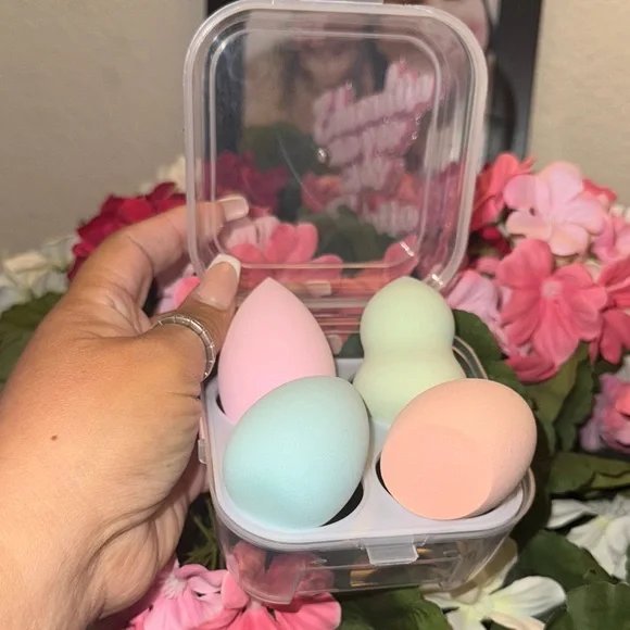 New  Beauty 4 Piece Large Makeup Sponge‎ Set, Multicolor in case